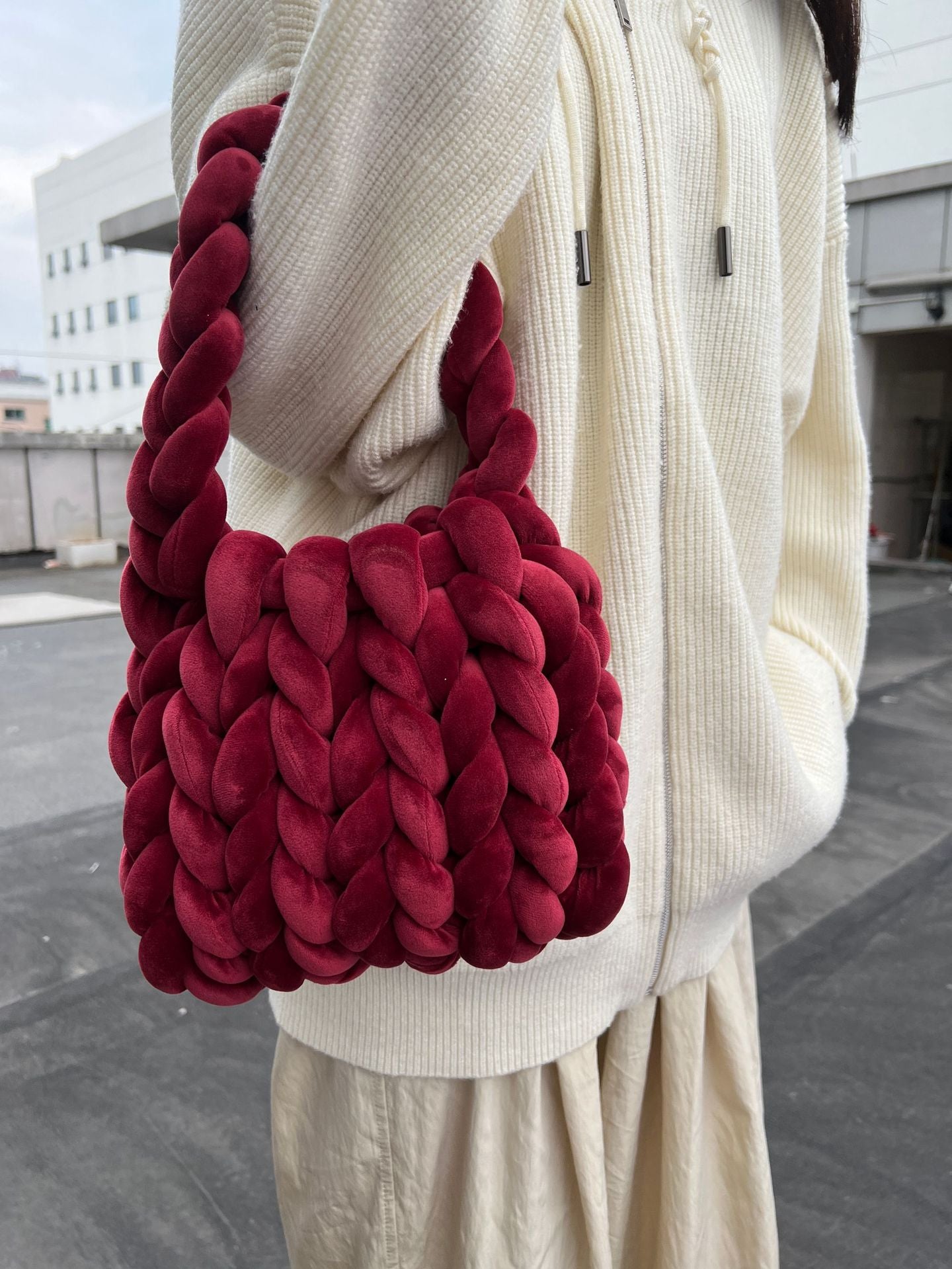 DIY hand woven crystal velvet core spun yarn woven hand-held mailman bag