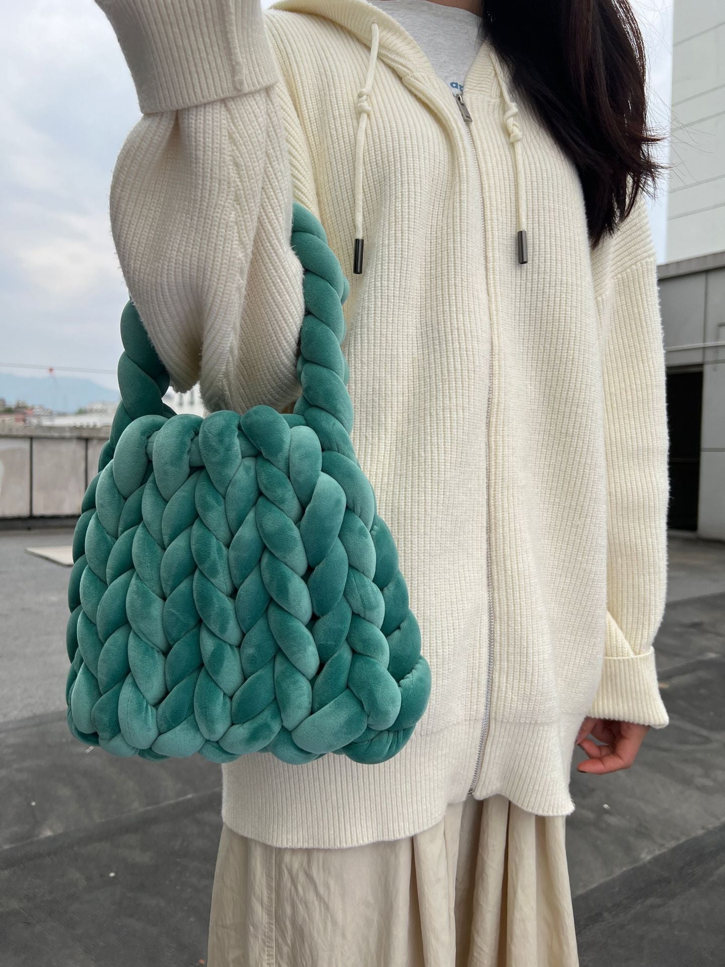 DIY hand woven crystal velvet core spun yarn woven hand-held mailman bag