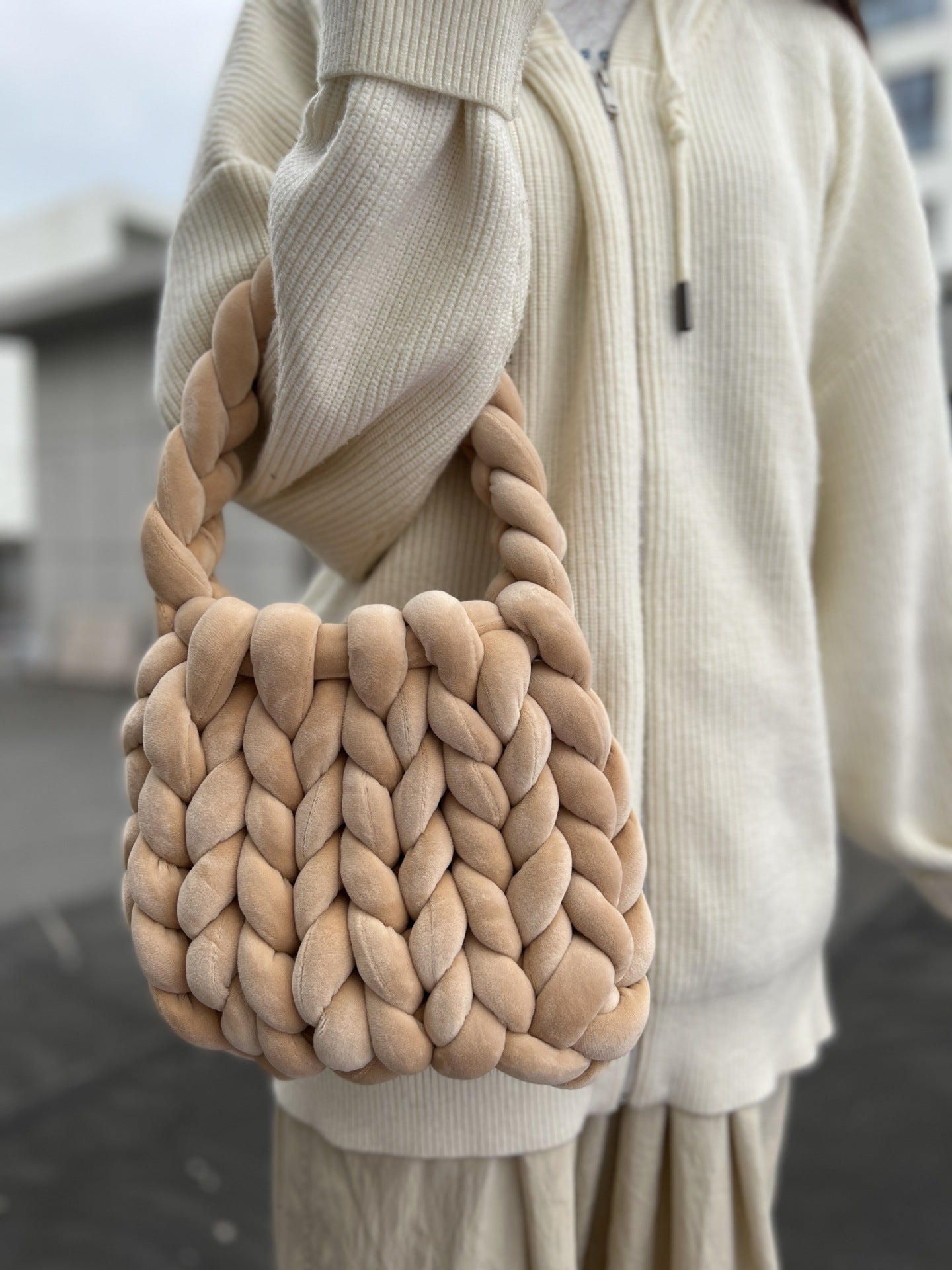 DIY hand woven crystal velvet core spun yarn woven hand-held mailman bag