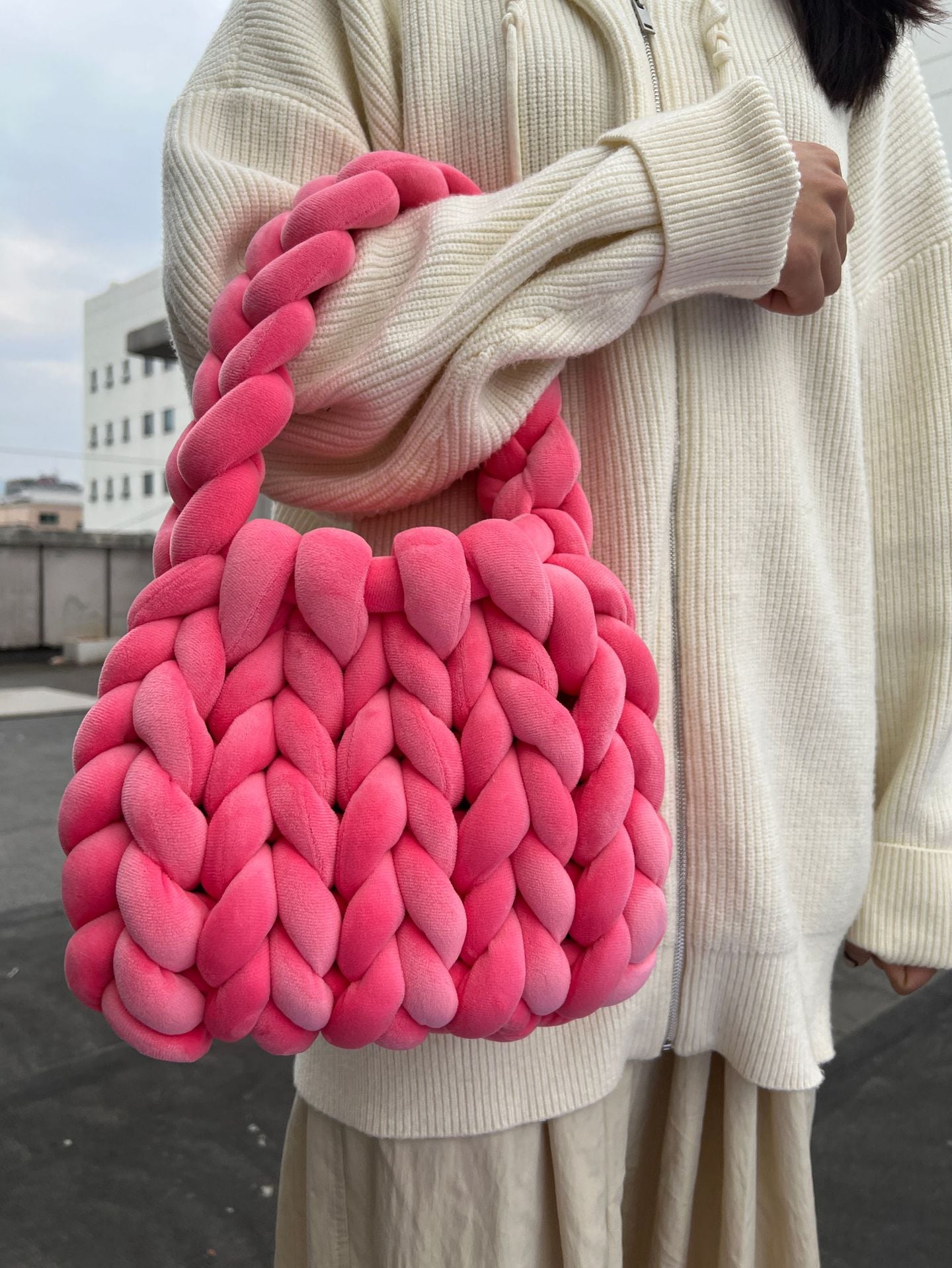 DIY hand woven crystal velvet core spun yarn woven hand-held mailman bag